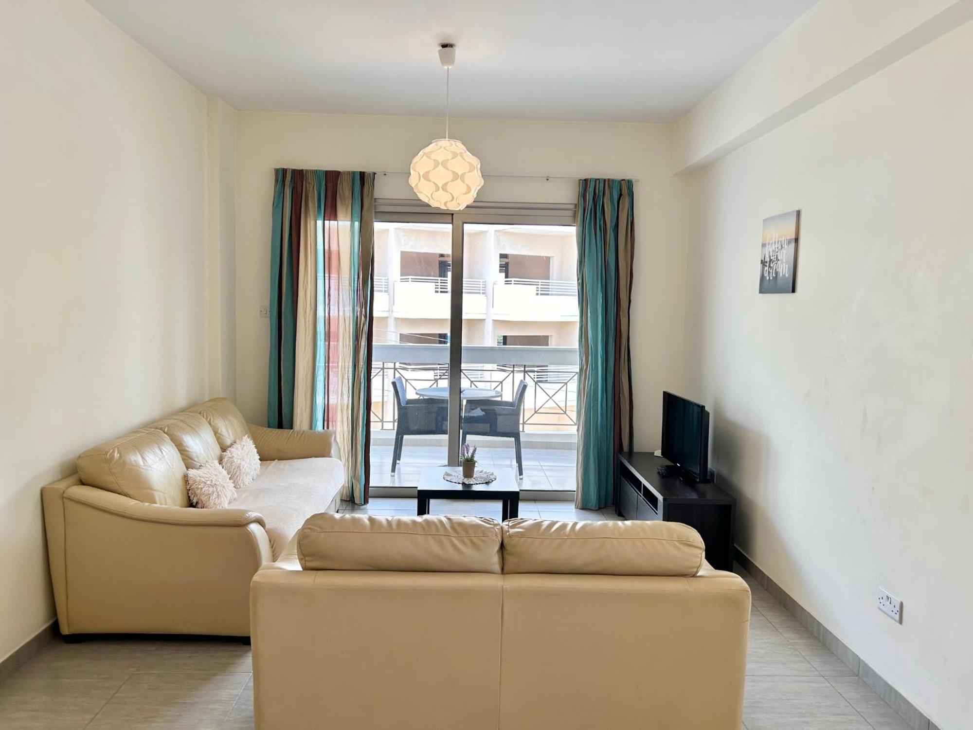 Sun Julz Apartments On The Beach بافوس المظهر الخارجي الصورة