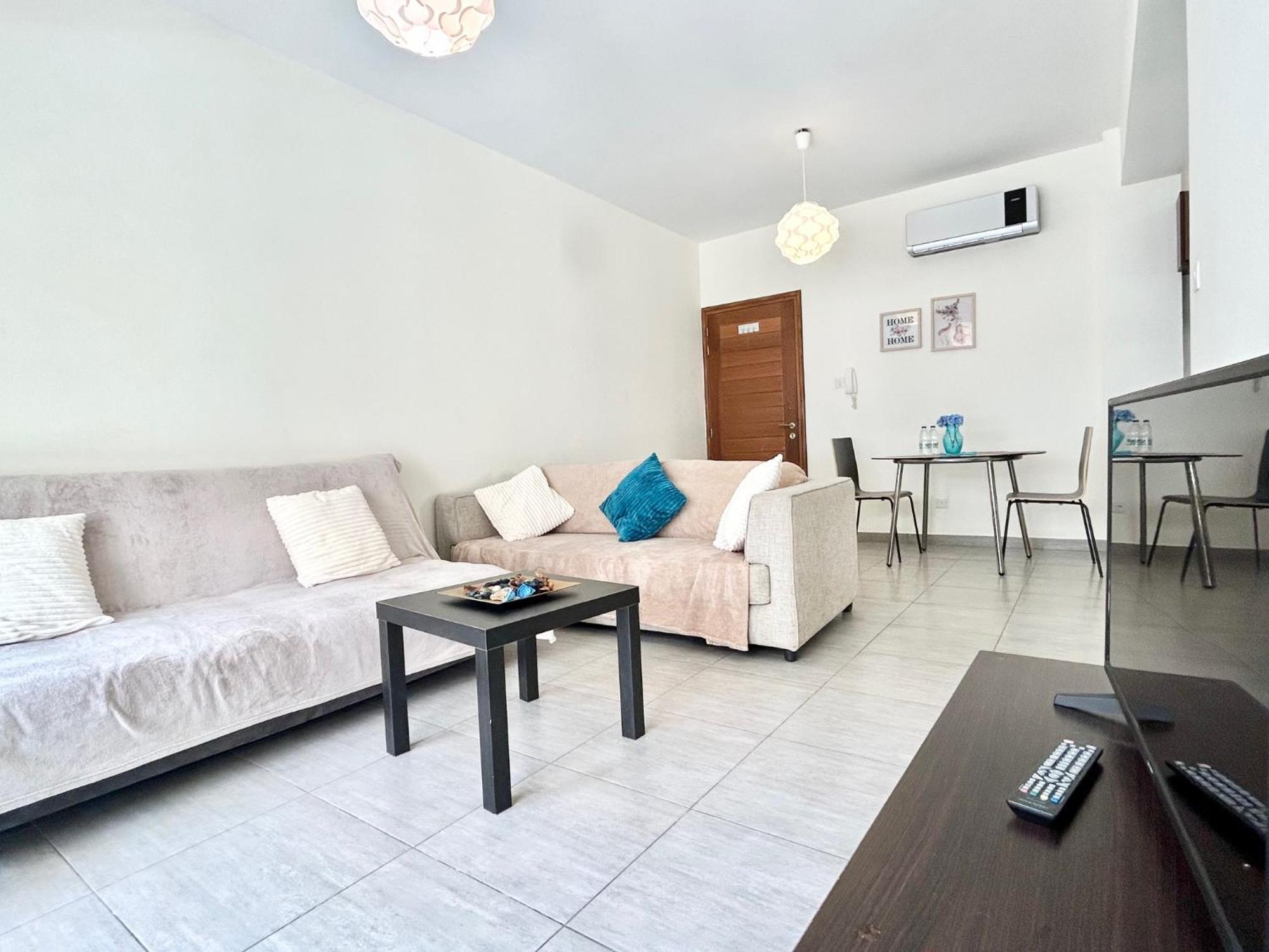 Sun Julz Apartments On The Beach بافوس المظهر الخارجي الصورة