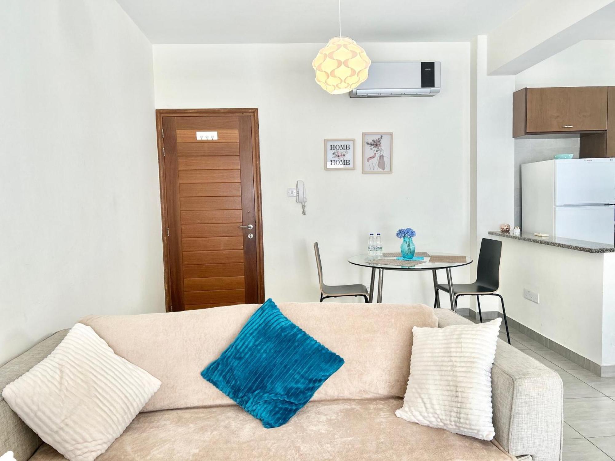 Sun Julz Apartments On The Beach بافوس المظهر الخارجي الصورة