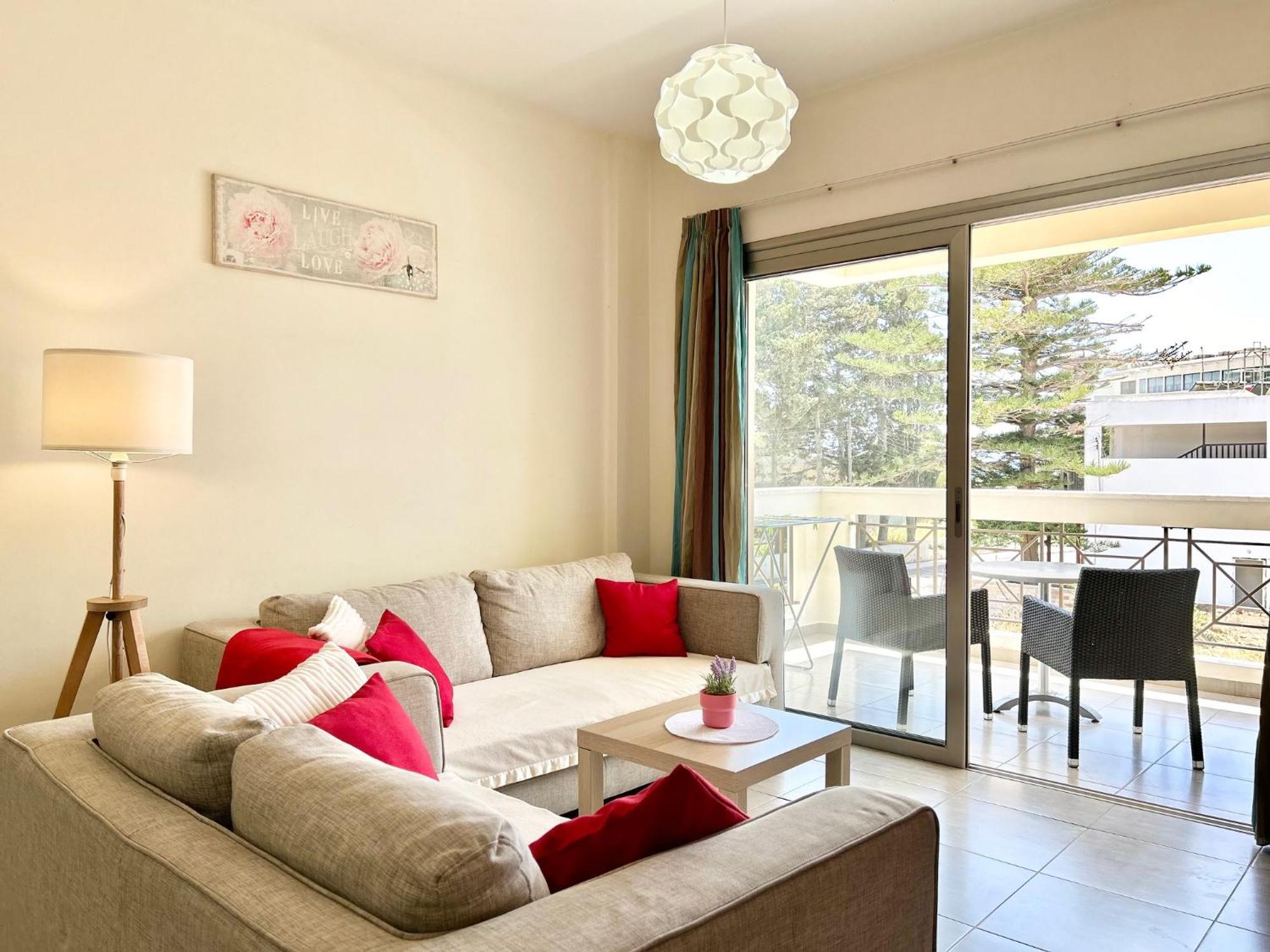 Sun Julz Apartments On The Beach بافوس المظهر الخارجي الصورة