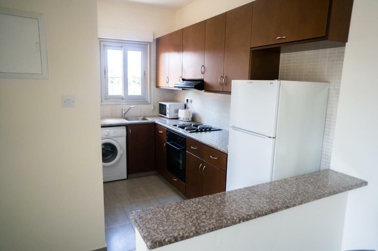 Sun Julz Apartments On The Beach بافوس المظهر الخارجي الصورة