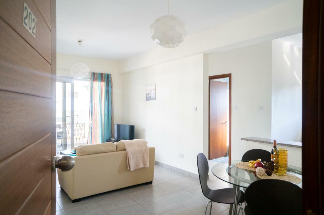Sun Julz Apartments On The Beach بافوس المظهر الخارجي الصورة